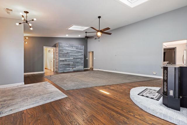 10016 Harnew Road, Oak Lawn, IL 60453