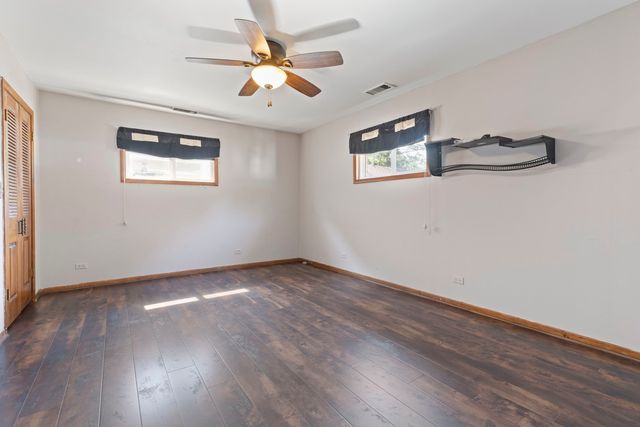 10016 Harnew Road, Oak Lawn, IL 60453