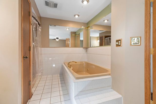 10016 Harnew Road, Oak Lawn, IL 60453