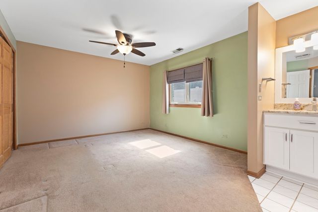 10016 Harnew Road, Oak Lawn, IL 60453