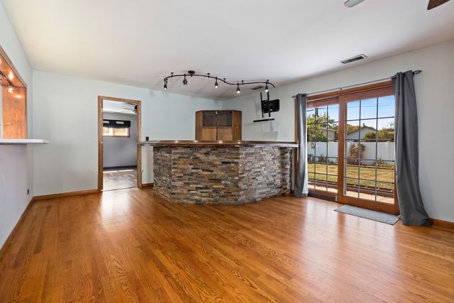 10016 Harnew Road, Oak Lawn, IL 60453