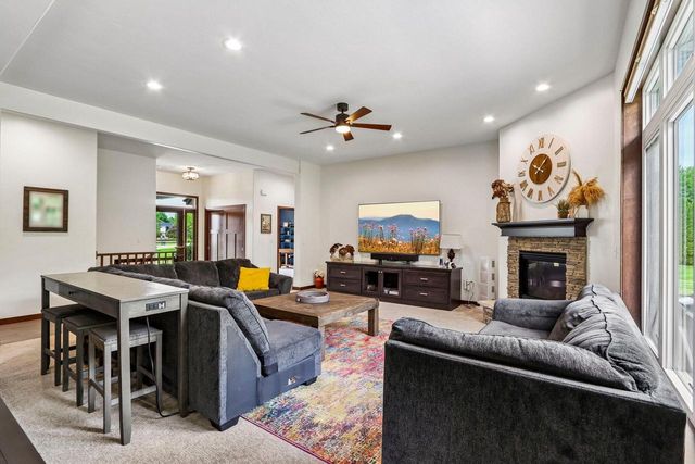 318 Cypress POINT, North Prairie, WI 53153