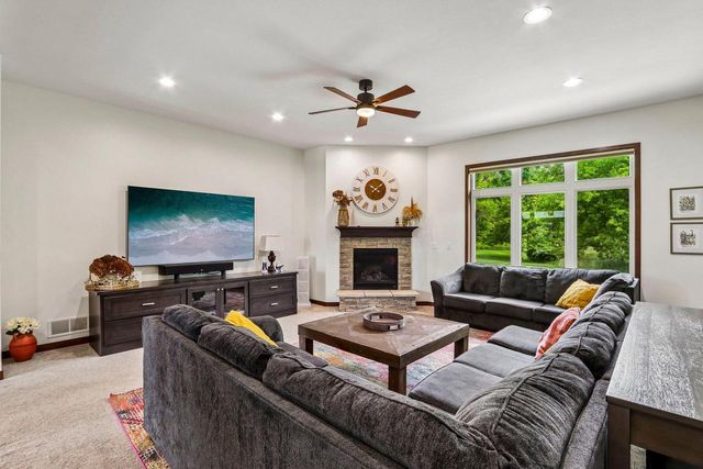 318 Cypress POINT, North Prairie, WI 53153