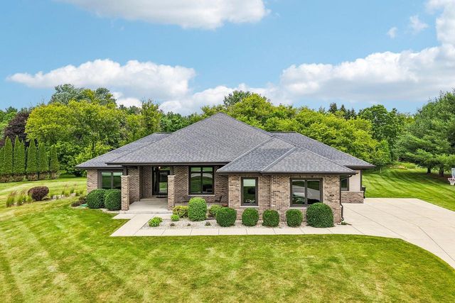 318 Cypress POINT, North Prairie, WI 53153