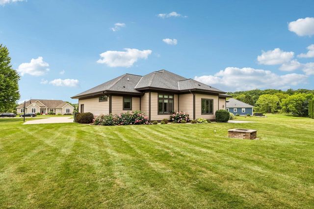 318 Cypress POINT, North Prairie, WI 53153