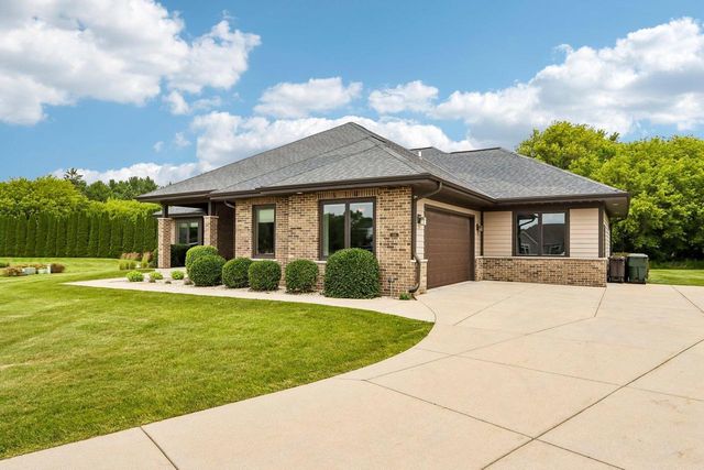318 Cypress POINT, North Prairie, WI 53153