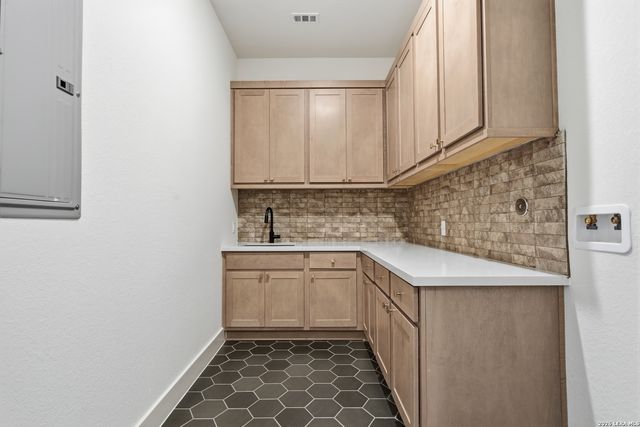 8131 Swift Bear, San Antonio, TX 78266