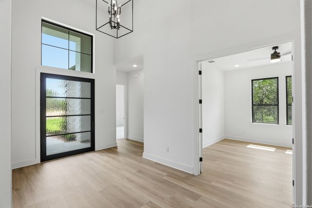 8131 Swift Bear, San Antonio, TX 78266