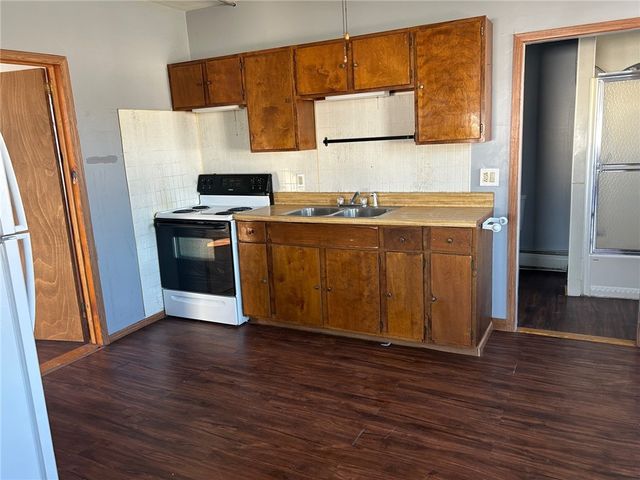 33 Home Street, West Warwick, RI 02893