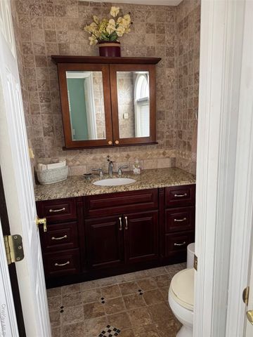 729 S 9th Street, Lindenhurst, NY 11757