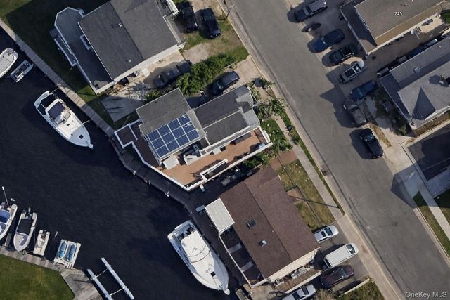 729 S 9th Street, Lindenhurst, NY 11757