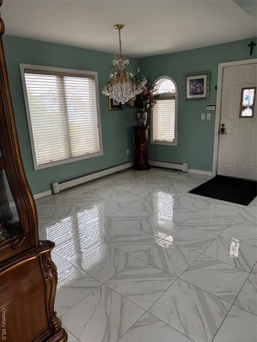 729 S 9th Street, Lindenhurst, NY 11757