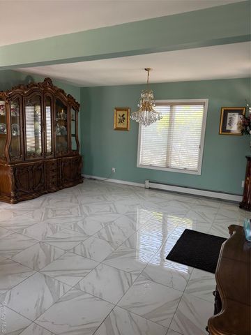 729 S 9th Street, Lindenhurst, NY 11757