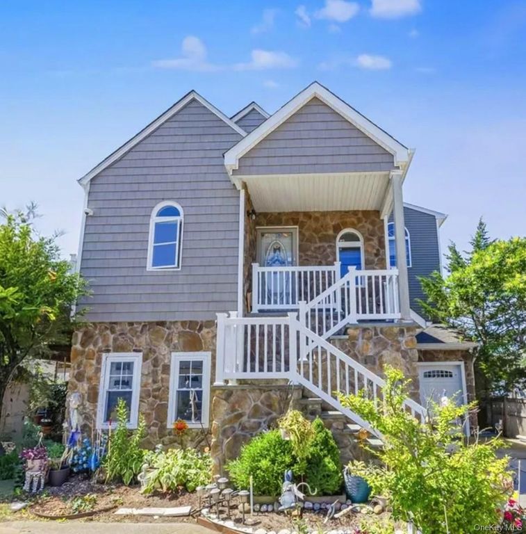 729 S 9th Street, Lindenhurst, NY 11757