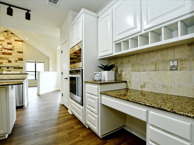 505 Vista View Trail, Spicewood, TX 78669