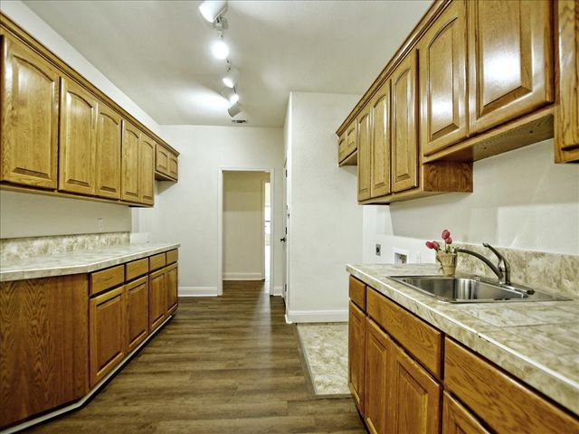 505 Vista View Trail, Spicewood, TX 78669