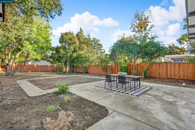 464 Coralie Dr, Walnut Creek, CA 94597