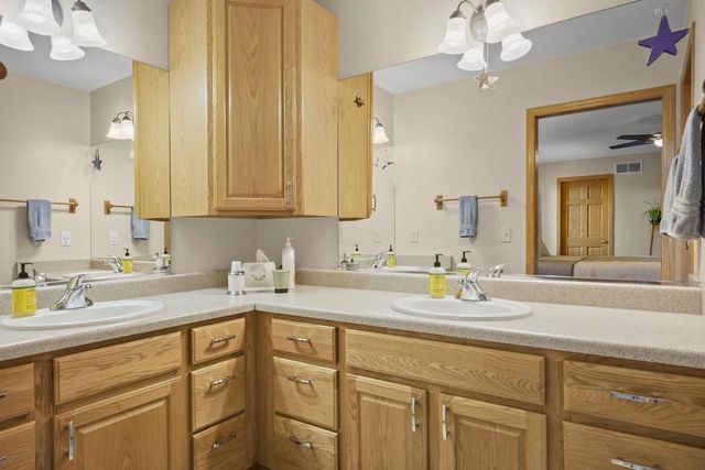 422 Bailey Drive, Madison, WI 53718