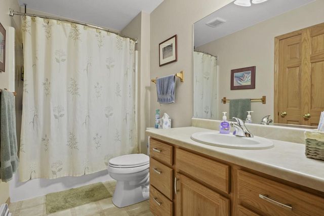 422 Bailey Drive, Madison, WI 53718