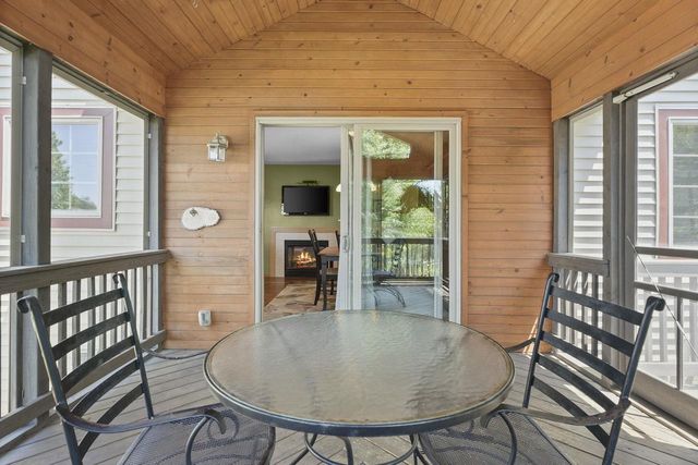 422 Bailey Drive, Madison, WI 53718