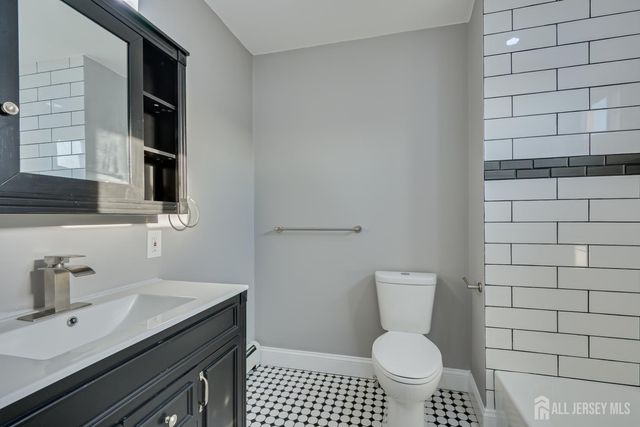36 2nd Avenue A, Port Reading, NJ 07064