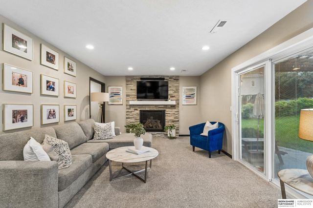 5004 N 103rd Street, Omaha, NE 68134