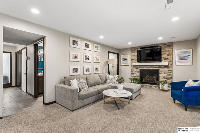 5004 N 103rd Street, Omaha, NE 68134