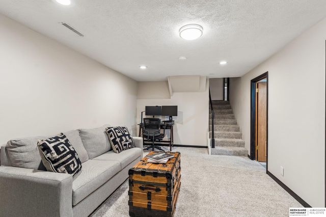 5004 N 103rd Street, Omaha, NE 68134