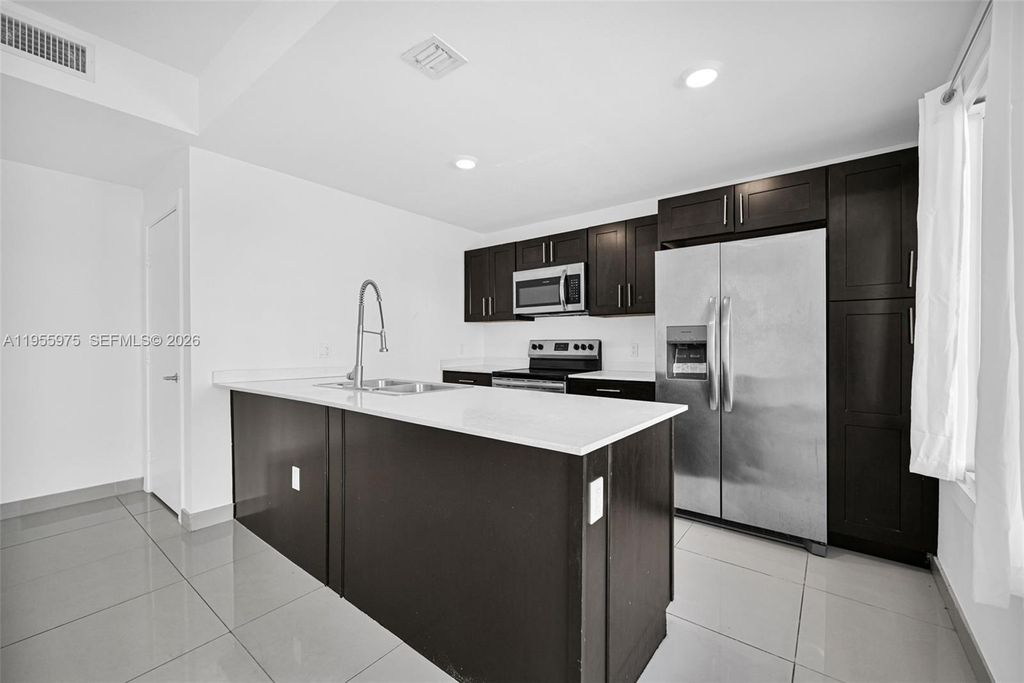 Image 10 of property listing at 25874 SW 139th Ct, Homestead, FL 33032