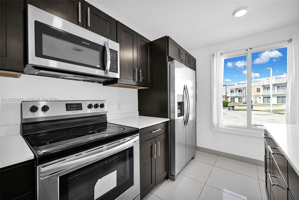 Image 14 of property listing at 25874 SW 139th Ct, Homestead, FL 33032