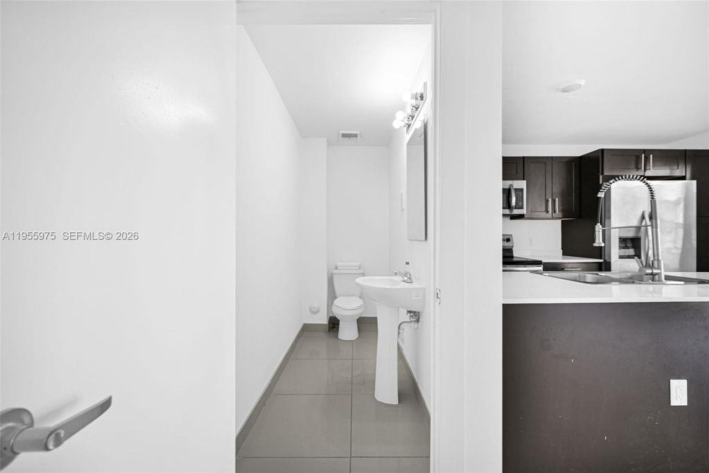 Image 15 of property listing at 25874 SW 139th Ct, Homestead, FL 33032