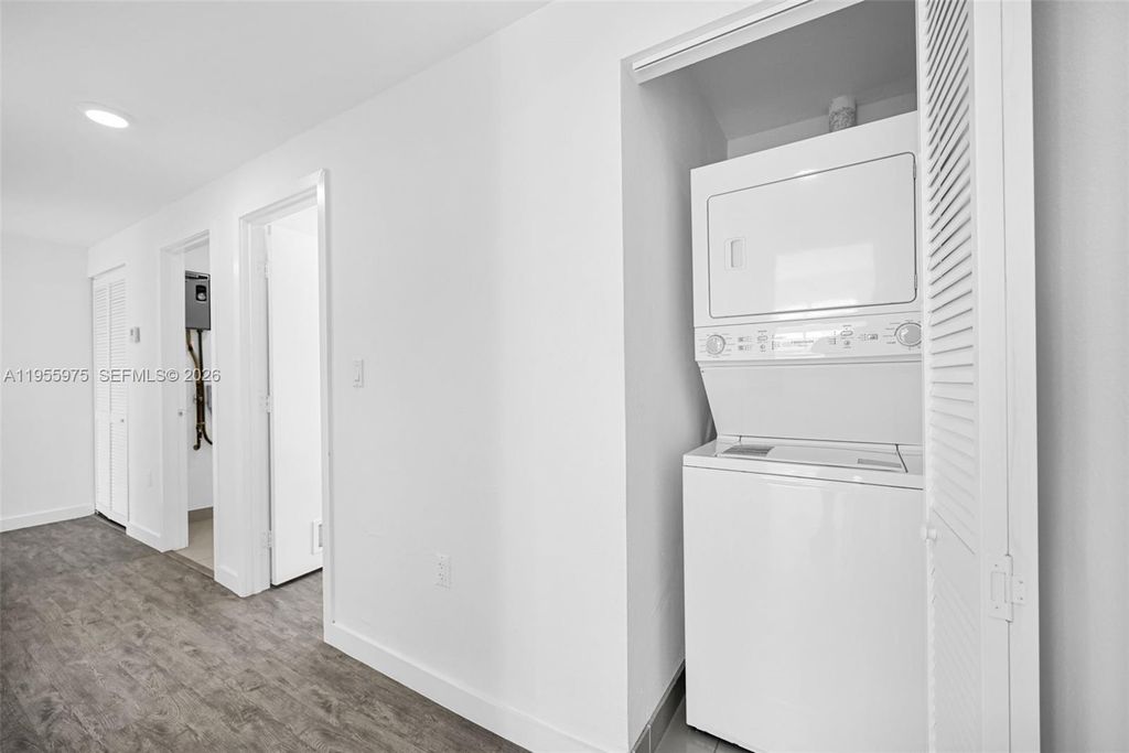 Image 17 of property listing at 25874 SW 139th Ct, Homestead, FL 33032