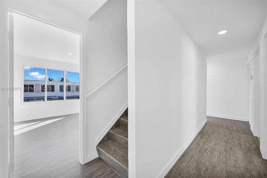 Image 18 of property listing at 25874 SW 139th Ct, Homestead, FL 33032