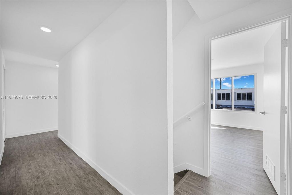 Image 20 of property listing at 25874 SW 139th Ct, Homestead, FL 33032