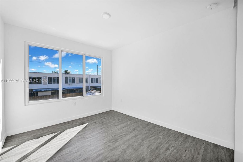 Image 21 of property listing at 25874 SW 139th Ct, Homestead, FL 33032