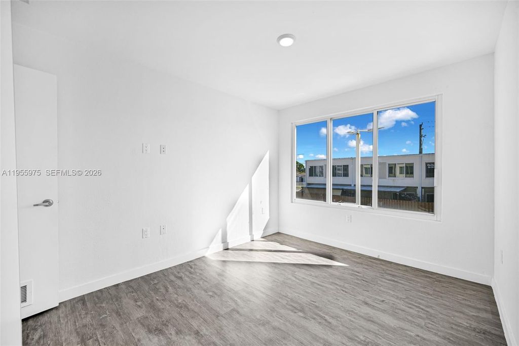 Image 22 of property listing at 25874 SW 139th Ct, Homestead, FL 33032