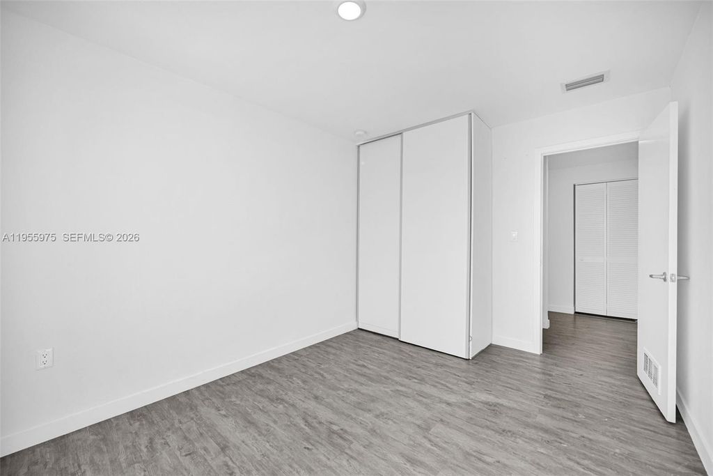 Image 25 of property listing at 25874 SW 139th Ct, Homestead, FL 33032