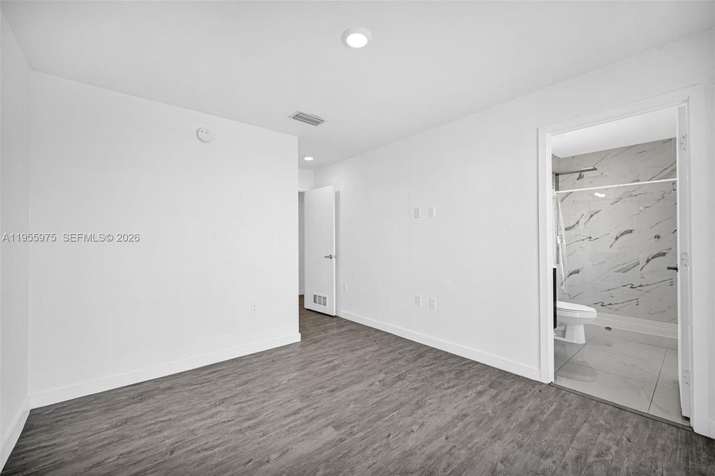 Image 32 of property listing at 25874 SW 139th Ct, Homestead, FL 33032