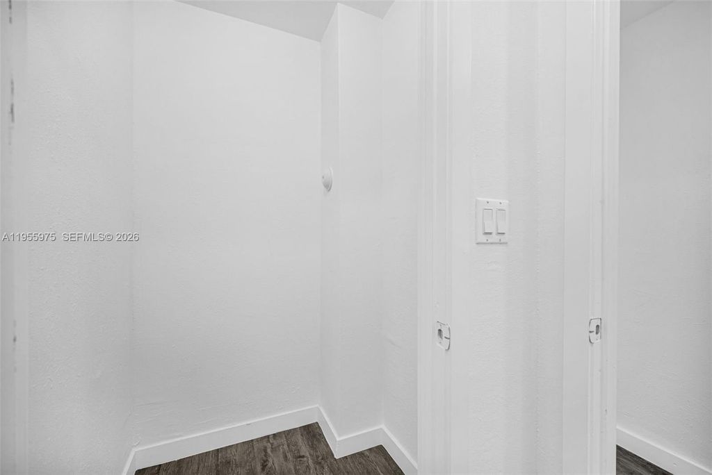 Image 34 of property listing at 25874 SW 139th Ct, Homestead, FL 33032