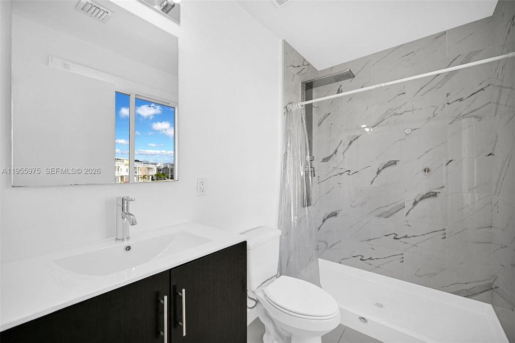 Image 35 of property listing at 25874 SW 139th Ct, Homestead, FL 33032