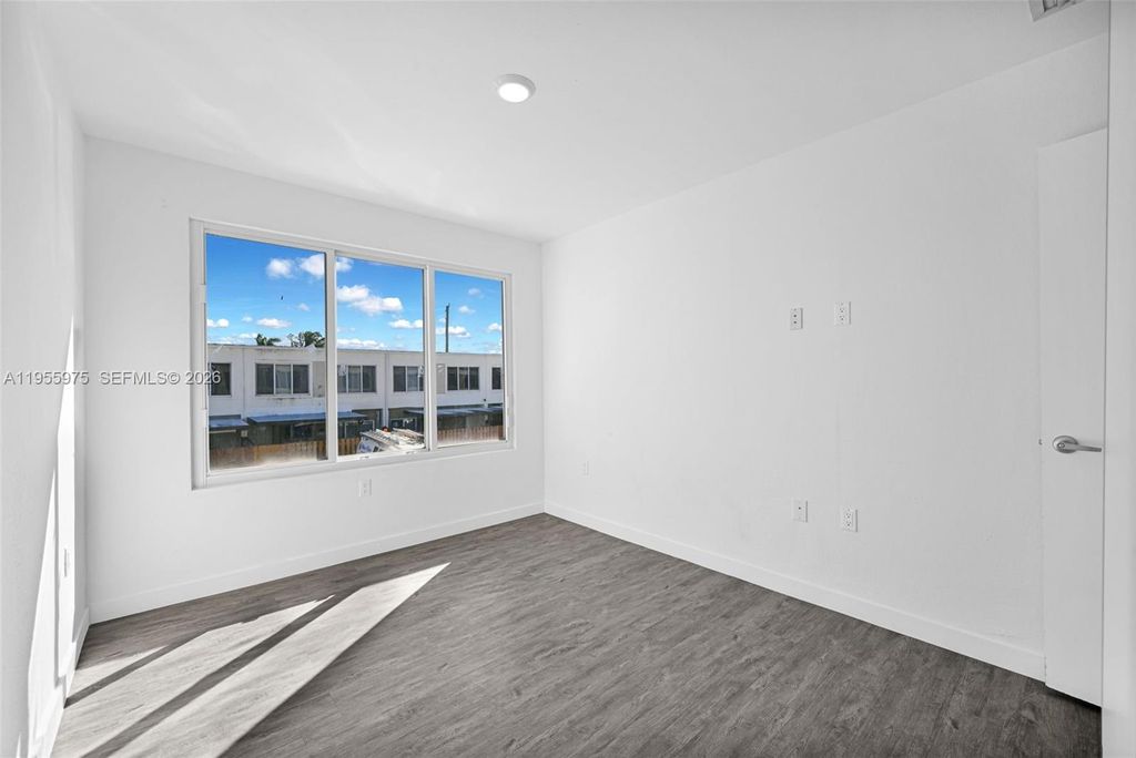 Image 41 of property listing at 25874 SW 139th Ct, Homestead, FL 33032