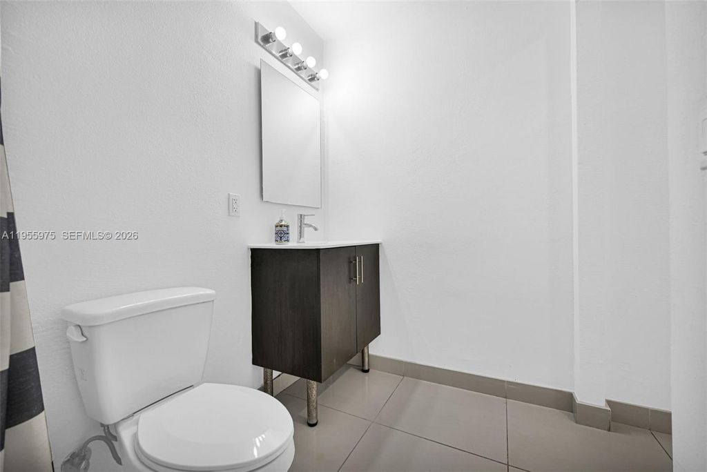 Image 45 of property listing at 25874 SW 139th Ct, Homestead, FL 33032