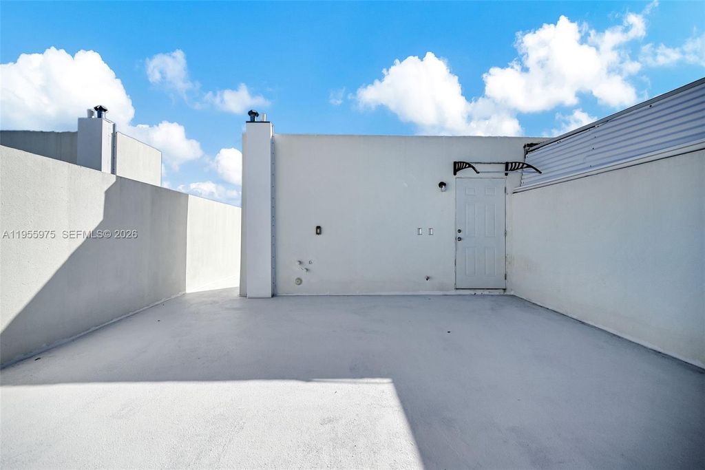 Image 46 of property listing at 25874 SW 139th Ct, Homestead, FL 33032