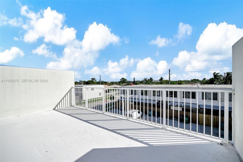 Image 50 of property listing at 25874 SW 139th Ct, Homestead, FL 33032