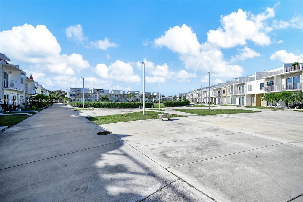 Image 52 of property listing at 25874 SW 139th Ct, Homestead, FL 33032