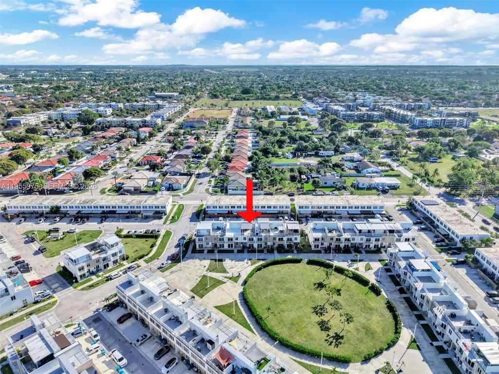 Image 56 of property listing at 25874 SW 139th Ct, Homestead, FL 33032