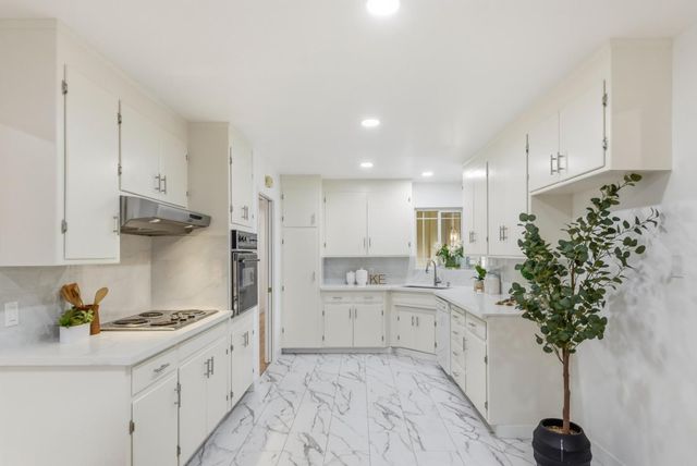 1985 Minna Way, San Jose, CA 95124