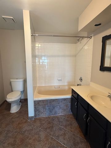 902 Sturnbridge Court, Schaumburg, IL 60173