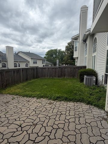 902 Sturnbridge Court, Schaumburg, IL 60173