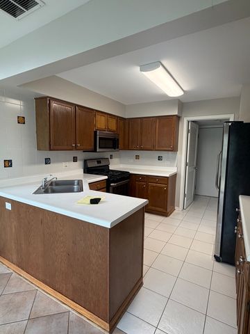 902 Sturnbridge Court, Schaumburg, IL 60173